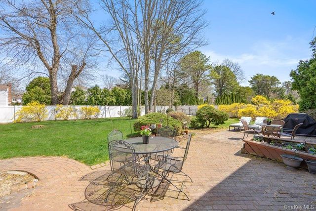 18 Lincoln Avenue, Dix Hills, NY 11746