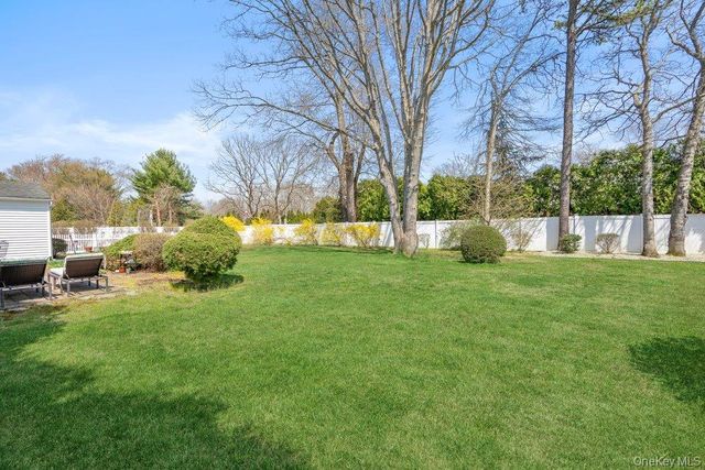 18 Lincoln Avenue, Dix Hills, NY 11746