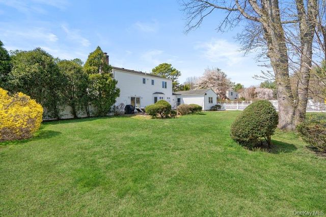 18 Lincoln Avenue, Dix Hills, NY 11746