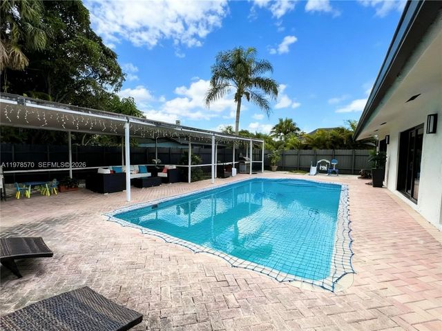 11104 SW 139th Ct, Miami, FL 33186