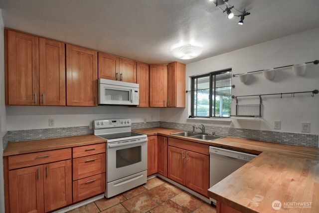 9902 114th Street SW, Lakewood, WA 98498