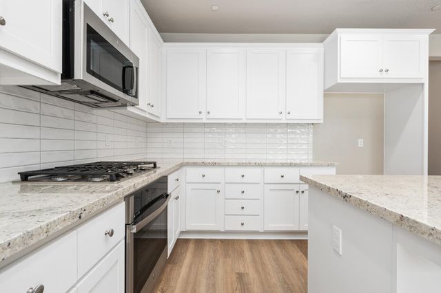 958 Ponderosa Way W, Madera, CA 93636