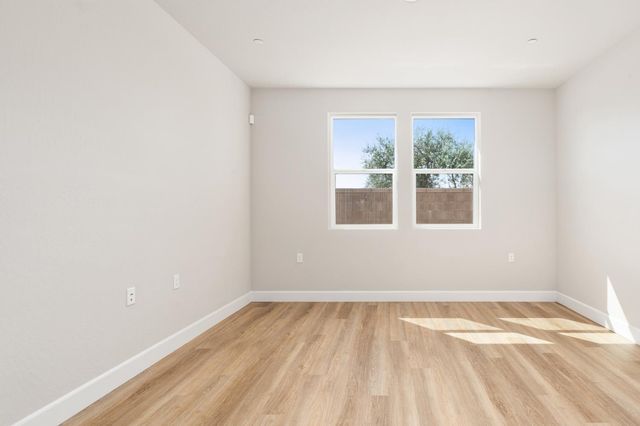 958 Ponderosa Way W, Madera, CA 93636