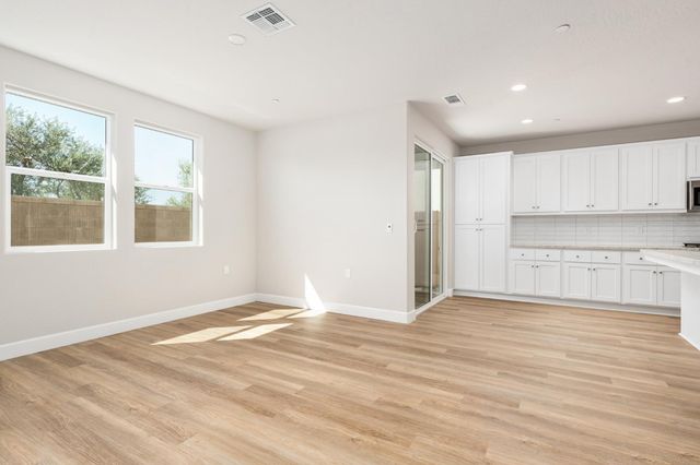 958 Ponderosa Way W, Madera, CA 93636