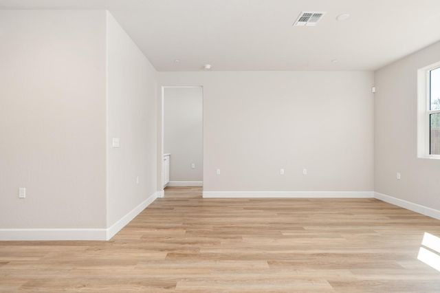 958 Ponderosa Way W, Madera, CA 93636