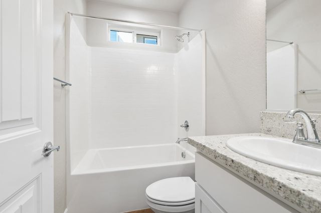 958 Ponderosa Way W, Madera, CA 93636