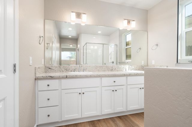 958 Ponderosa Way W, Madera, CA 93636