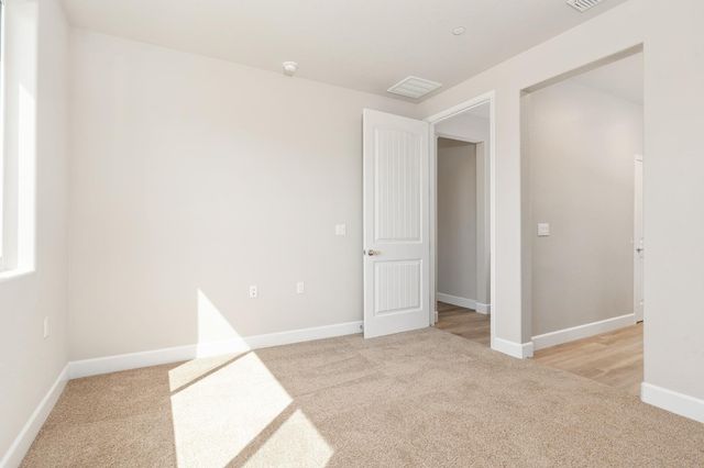 958 Ponderosa Way W, Madera, CA 93636