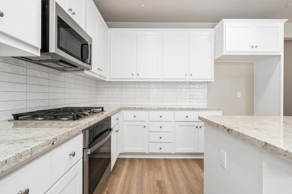Image 11 of property listing at 958 Ponderosa Way W, Madera, CA 93636