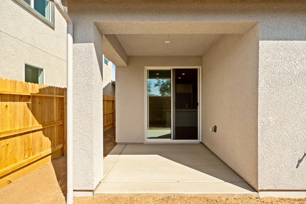 Image 29 of property listing at 958 Ponderosa Way W, Madera, CA 93636