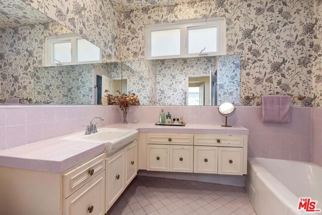 210 N Palm Drive, Beverly Hills, CA 90210