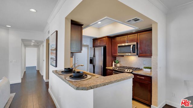 13920 Moorpark Street 106, Sherman Oaks, CA 91423