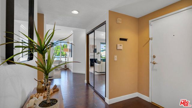13920 Moorpark Street 106, Sherman Oaks, CA 91423