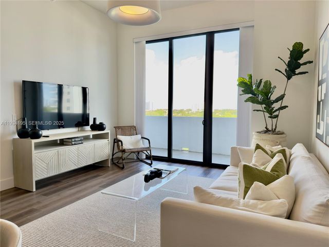 2800 SW 27th Terrace 1109, Miami, FL 33133