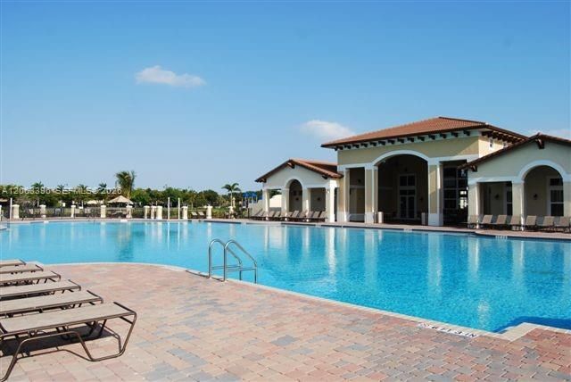 22721 SW 88 PL 9-19, Cutler Bay, FL 33190