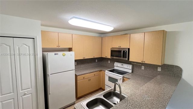 22721 SW 88 PL 9-19, Cutler Bay, FL 33190