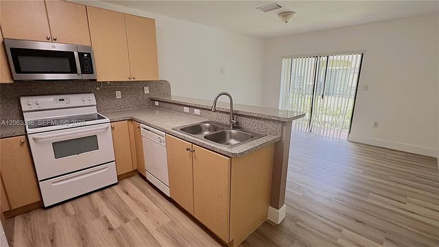 22721 SW 88 PL 9-19, Cutler Bay, FL 33190