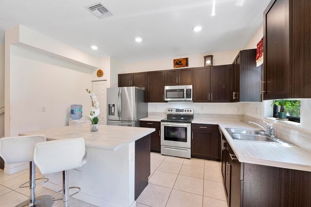 4721 Santa Cruz Way, Davie, FL 33314