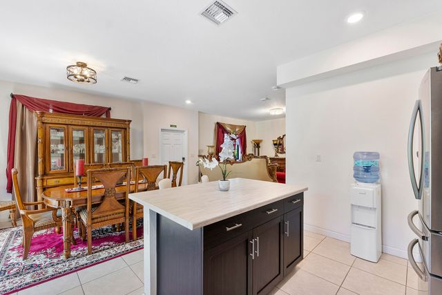 4721 Santa Cruz Way, Davie, FL 33314