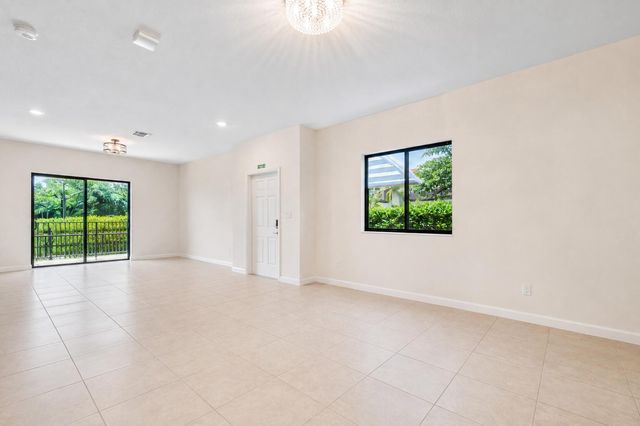 4721 Santa Cruz Way, Davie, FL 33314