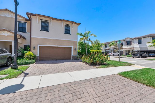 4721 Santa Cruz Way, Davie, FL 33314