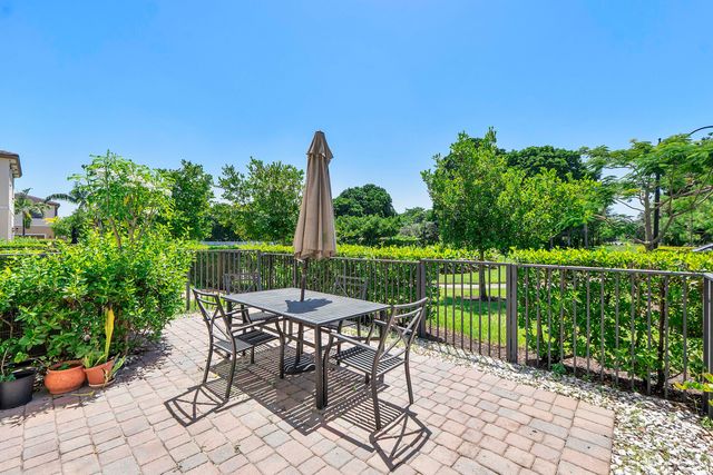 4721 Santa Cruz Way, Davie, FL 33314