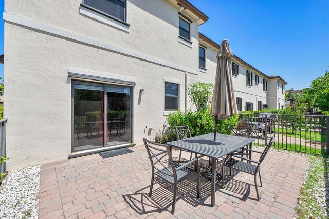 4721 Santa Cruz Way, Davie, FL 33314