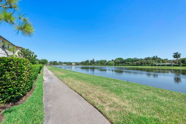 4721 Santa Cruz Way, Davie, FL 33314
