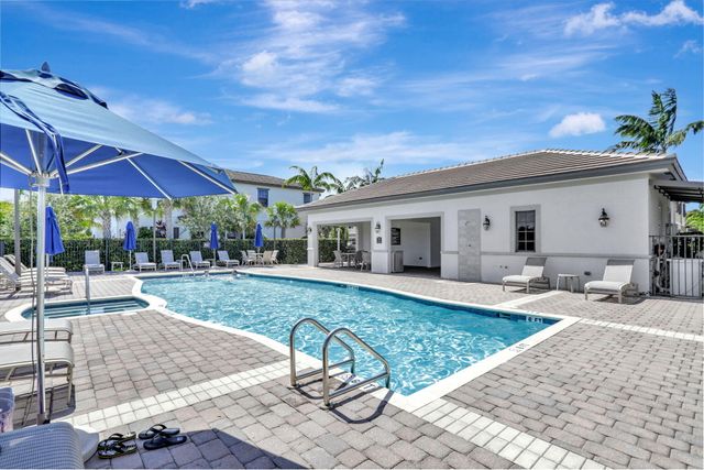 4721 Santa Cruz Way, Davie, FL 33314