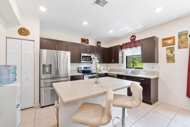 4721 Santa Cruz Way, Davie, FL 33314
