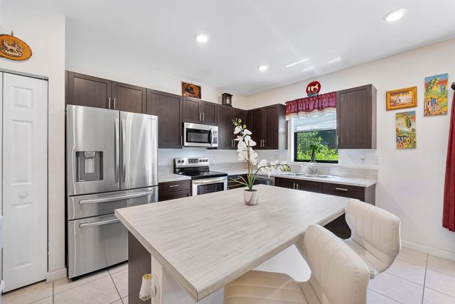 4721 Santa Cruz Way, Davie, FL 33314