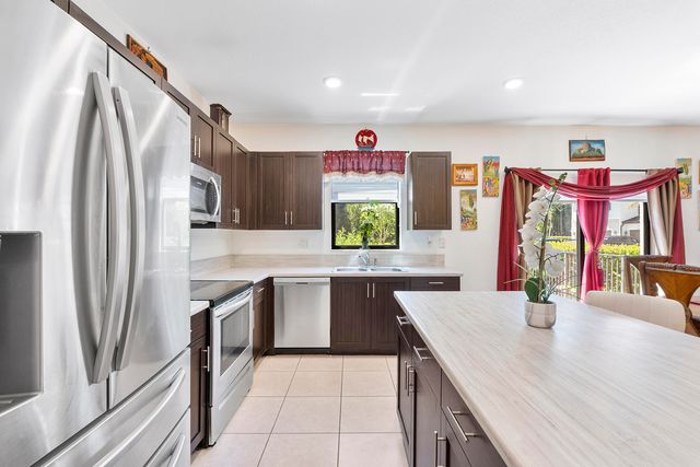 4721 Santa Cruz Way, Davie, FL 33314