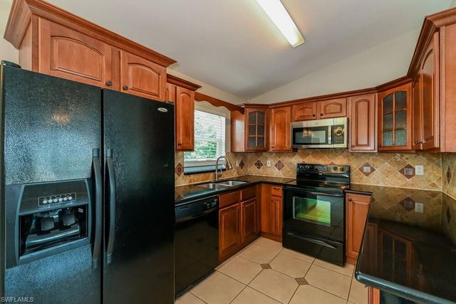 1733 SW 22nd LN, Cape Coral, FL 33991