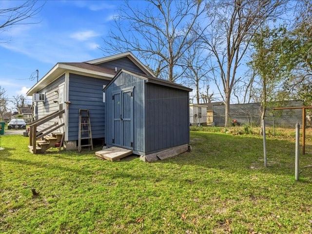 1802 Fort Worth Street, Baytown, TX 77520