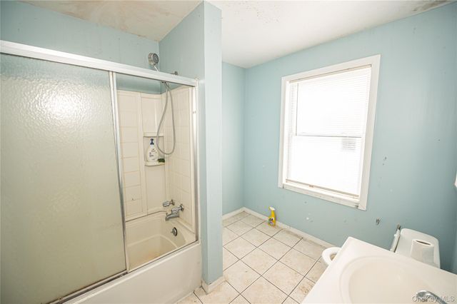 17 Hope Street, Hempstead, NY 11550