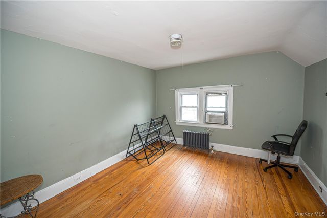 17 Hope Street, Hempstead, NY 11550