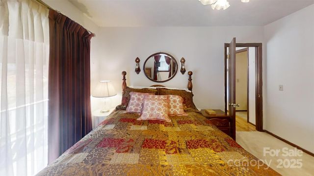 707 Lickskillet Road, Burnsville, NC 28714