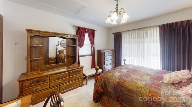 707 Lickskillet Road, Burnsville, NC 28714