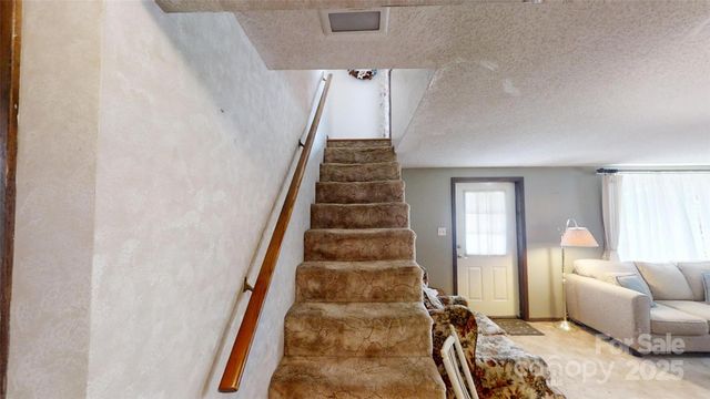 707 Lickskillet Road, Burnsville, NC 28714