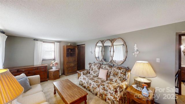 707 Lickskillet Road, Burnsville, NC 28714