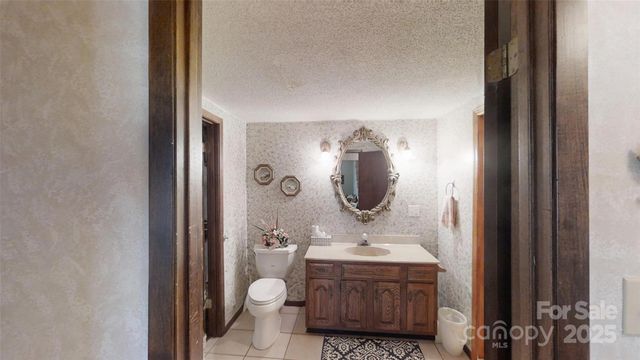 707 Lickskillet Road, Burnsville, NC 28714