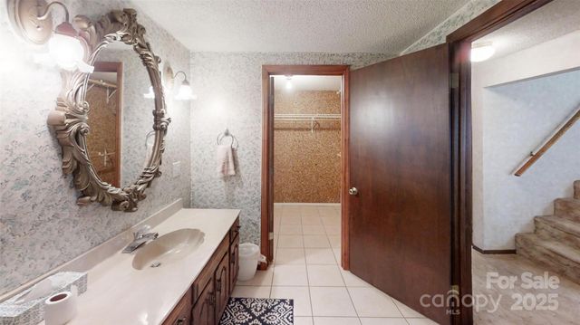 707 Lickskillet Road, Burnsville, NC 28714