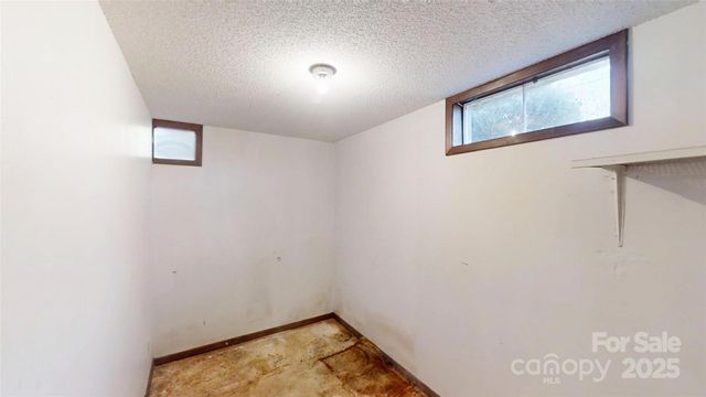 707 Lickskillet Road, Burnsville, NC 28714