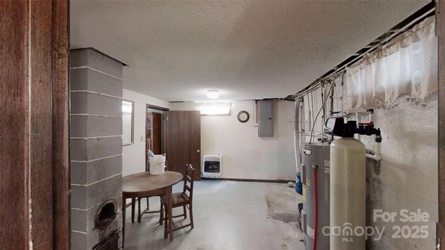 707 Lickskillet Road, Burnsville, NC 28714