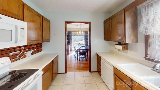 707 Lickskillet Road, Burnsville, NC 28714