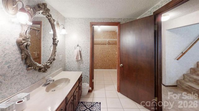 707 Lickskillet Road, Burnsville, NC 28714
