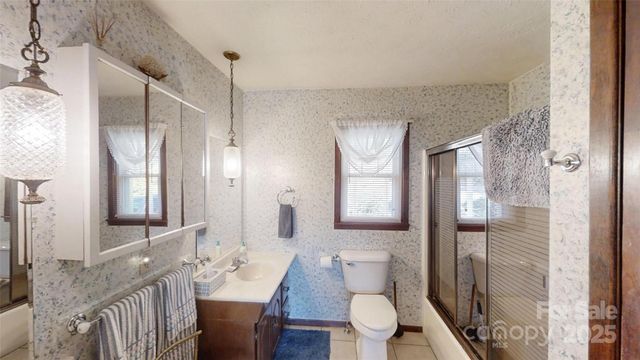 707 Lickskillet Road, Burnsville, NC 28714