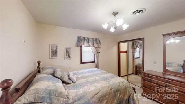 707 Lickskillet Road, Burnsville, NC 28714