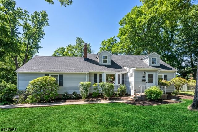 12 Waibel Dr, Allendale Boro, NJ 07401