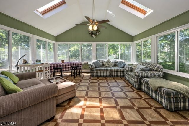12 Waibel Dr, Allendale Boro, NJ 07401